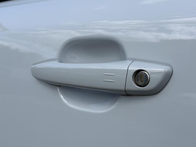Peugeot 2008 Allure 1.2 PureTech 100PK Navigatie, Parkeersensoren, Keyless, Apple Carplay, Android Auto
