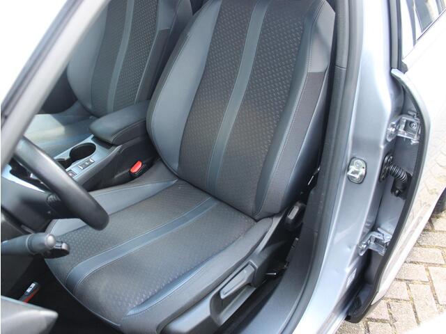 Peugeot 2008 1.2T 100 Allure | Camera/Navi/Climate