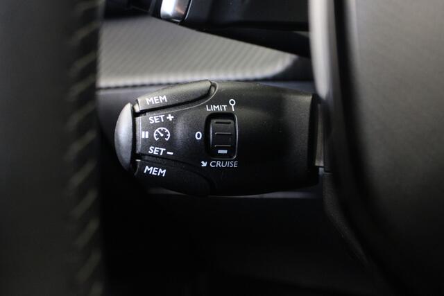Peugeot 2008 1.2 PureTech Allure Pack |Navi|Camera|