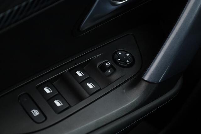Peugeot 2008 1.2 PureTech Allure | Rijklaar! | Orig. NL | Afn. Trekhaak | Dig. Cockpit | NAV+App.Connect | Camera+PDC | Cruise | DAB | Elek.Spiegels V