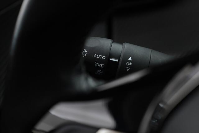 Peugeot 2008 1.2 PureTech Allure | Rijklaar! | Orig. NL | Afn. Trekhaak | Dig. Cockpit | NAV+App.Connect | Camera+PDC | Cruise | DAB | Elek.Spiegels V