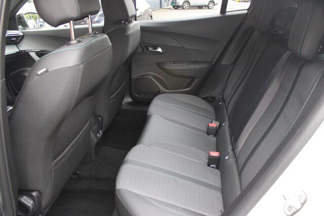 Peugeot 2008 1.2 100PK ALLURE PACK | NAVIGATIE 10" TOUCHSCREEN| ACHTERUITRIJ CAMERA | 3-D INSTRUMENTENPANEEL | APPLE CARPLAY/ANDROID AUTO | LICHTMETALEN VELGEN 17" | DAB+ RADIO | CRUISE CONTROL | GETINTE RUITEN |