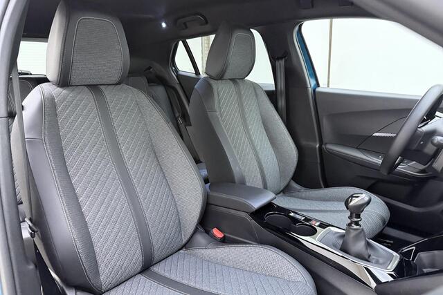 Peugeot 2008 1.2T 100pk Allure | Apple Carplay - Android Auto | Climate Control | Lichtmetalen Velgen | Parkeersensoren Achter | DAB | LED Verlichting