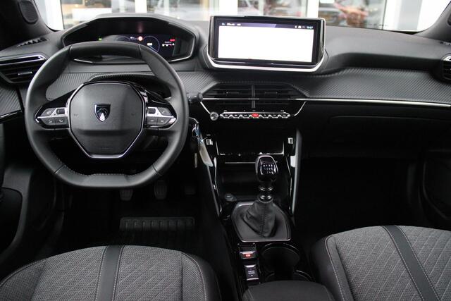 Peugeot 2008 1.2 100PK ALLURE | TREKHAAK | CAMERA VOOR + ACHTER | NAVIGATIE | DRAADLOZE APPLE CARPLAY/ANDROID AUTO | LED KOPLAMPEN | ALL SEASON BANDEN | ADAPTIVE CRUISE CONTROL | DODEHOEK BEWAKING |