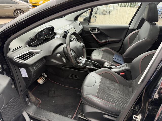 Peugeot 2008 1.2 Turbo 110 PK GT-Line | Vol-Automaat | Full Map Navigatie | Panoramadak | Parkeersensoren | Apple Carplay | Grip Control met 4-Seizoen Banden | Trekhaak 1200KG | Climate Control.