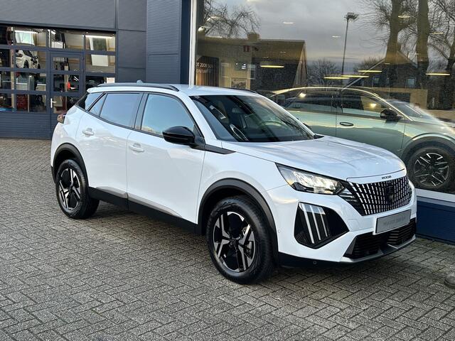Peugeot 2008 1.2 Hybrid 145 PK Allure | Automaat Hybride | BOUWJAAR 2026 DEMO MET ¤6.000 VOORDEEL | 360 Graden Camera | Dode Hoek Detectie | Parkeersensoren V+A | Hoge Zitpositie | Climate Control | Stoelverwarming | Navigatie via Telefoon | Dakrails | Cruise Control