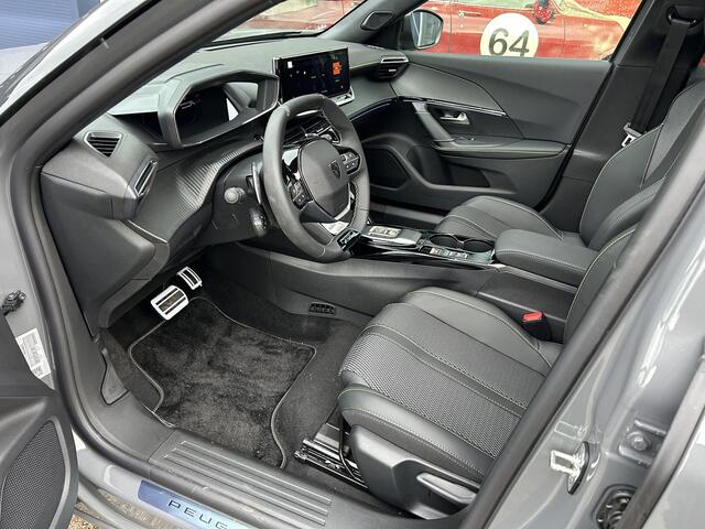 Peugeot 2008 1.2 Hybrid 145 PK GT | Automaat Hybride | BOUWJAAR 2026 DEMO MET ¤7.000 VOORDEEL | 360 Graden Camera | Dode Hoek Detectie | Parkeersensoren V+A | Full LED Verlichting | Zwart Dak | Hoge Zitpositie | Climate Control | Navigatie | Dakrails | Adaptieve Cruis