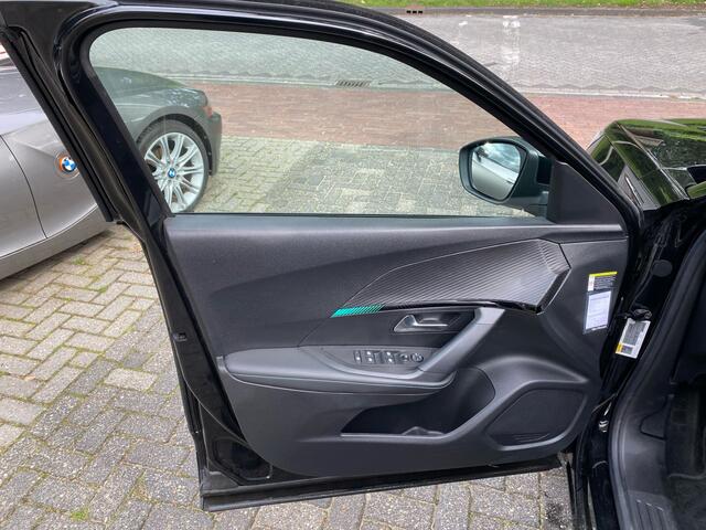 Peugeot 2008 1.2 PureTech Blue Lease Allure