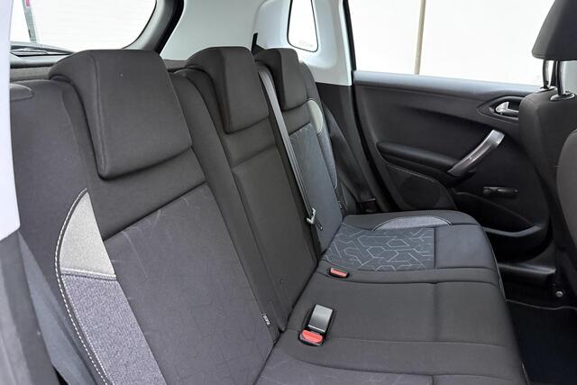 Peugeot 2008 1.2 PureTech Active | Trekhaak | Cruise control | Navigatie | Bluetooth | Climate control | Centrale deurvergrendeling