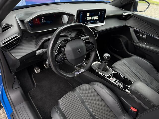 Peugeot 2008 1.2 PureTech GT / Carplay / Camera / Sensoren V+A / 17'' LM /