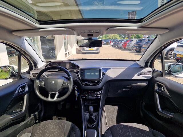 Peugeot 2008 1.2T 110pk Active | Trekhaak | Panorama Dak | Navigatie |Apple Car Play| Climate & Cruise Control |