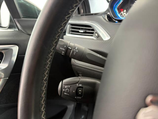 Peugeot 2008 1.2 PureTech Allure. Automaat!