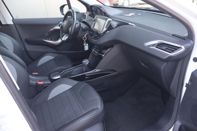 Peugeot 2008 1.2 PureTech Allure - NL- Auto!! Park sens V+A I Pano I Camera