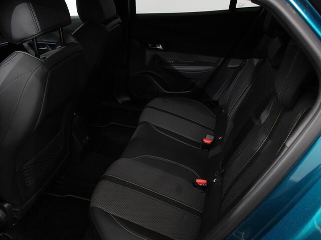 Peugeot 2008 1.2 GT Automaat Climate control Cruise control Apple Carplay/ Android Auto led Lichtmetalen velgen Parkeersensoren Camera