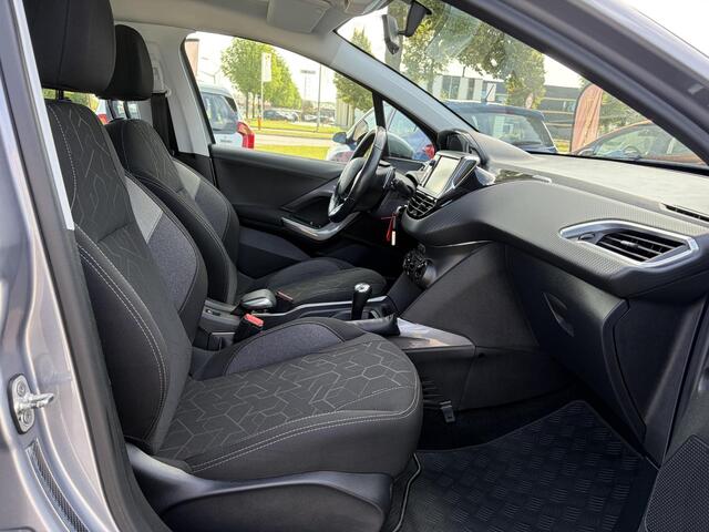 Peugeot 2008 1.2 PureTech Active 2e Eigenaar,Dealer Onderhouden,D-riem vv in 2023,Pano,Navi,Carplay,Airco,Cruise,N.A.P,Pdc,Recent beurt gehad,Automaat,Apk tot 06-2027