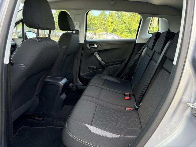Peugeot 2008 1.2 PureTech Active 2e Eigenaar,Dealer Onderhouden,D-riem vv in 2023,Pano,Navi,Carplay,Airco,Cruise,N.A.P,Pdc,Recent beurt gehad,Automaat,Apk tot 06-2027