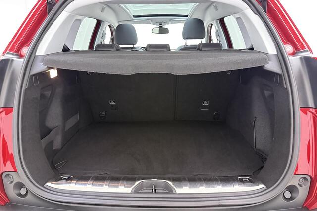 Peugeot 2008 1.2 PureTech Allure | Cruise contol | Automaat | Climate control | Lichtmetalen velgen 16'' | Parkeersensoren voor + achter |