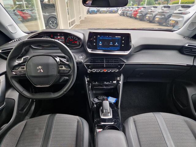 Peugeot 2008 1.2T 130pk Automaat Allure Pack | Trekhaak | Achteruitrijcamera | Stoelverwarming | Climate & Cruise Control | AppleCarplay/Android Auto |