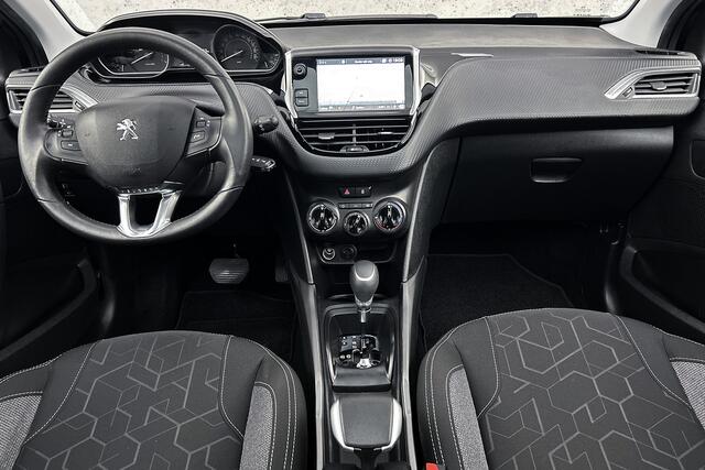 Peugeot 2008 1.2 PureTech Blue Lion Automaat | Panoramadak | Trekhaak | Apple carplay | Cruise control