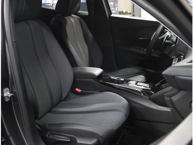 Peugeot 2008 1.2 130PK Automaat Allure Pack | AUTOMAAT | Camera | Trekhaak | AppleCarplay/Android Auto | Climate Control | Cruise Control | Parkeersensoren | Privacy Glass | Isofix |