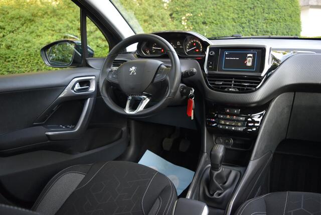 Peugeot 2008 1.2 PureTech Blue Lion | Pano | LED | Camera