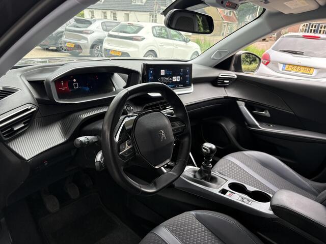 Peugeot 2008 1.2T 130pk Allure | Achteruitrijcamera | Dealeronderhouden | Navigatie | Parkeersensoren | Privacy Glass | Cruise Control | Apple Carplay/Android Auto