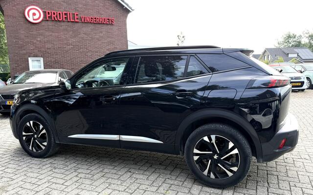 Peugeot 2008 130 Pk Automaat Benzine * Navigatie * Voor en Achter Parkeersensoren + Camera Achterzijde ! * Climate & Cruise Control * Keyless Start * Parfumeur * Vingerhoets; Vierde Generatie Eersteklas Service. Al meer dan 100 jaar een begrip in de Brabantse Kempen