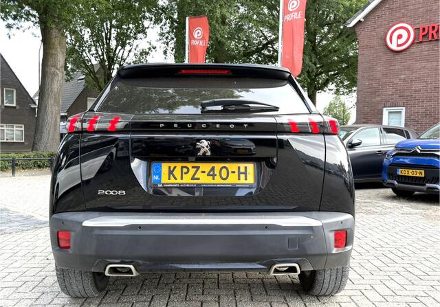 Peugeot 2008 130 Pk Automaat Benzine * Navigatie * Voor en Achter Parkeersensoren + Camera Achterzijde ! * Climate & Cruise Control * Keyless Start * Parfumeur * Vingerhoets; Vierde Generatie Eersteklas Service. Al meer dan 100 jaar een begrip in de Brabantse Kempen