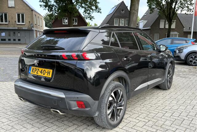 Peugeot 2008 130 Pk Automaat Benzine * Navigatie * Voor en Achter Parkeersensoren + Camera Achterzijde ! * Climate & Cruise Control * Keyless Start * Parfumeur * Vingerhoets; Vierde Generatie Eersteklas Service. Al meer dan 100 jaar een begrip in de Brabantse Kempen