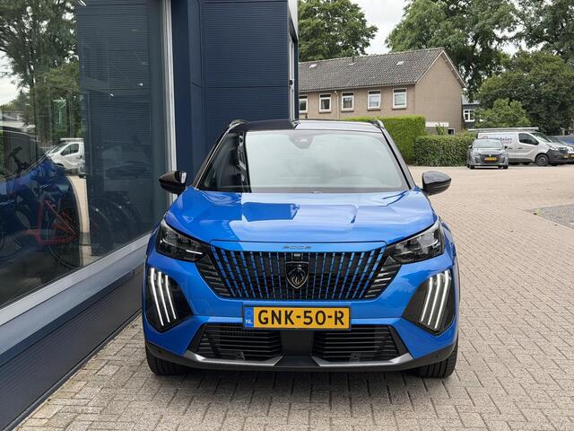 Peugeot 2008 1.2 Hybrid 145 PK GT | 1e Eigenaarsauto nieuw door Thalen geleverd | Alcantara Interieurpakket | Navigatie | 360 Graden Camera | 18" Lichtmetalen Velgen | Stoelverwarming | Full LED Verlichting | Dode Hoek Detectie | Cruise Control | DAB+ Radio | Keyless 