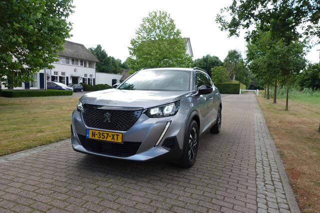 Peugeot 2008 1.2 PureTech Allure | LED | NAVI | CarPlay | Cruise Control |