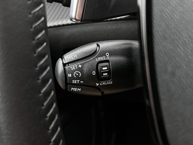 Peugeot 2008 1.2 Hybrid 136 Allure | Rijklaar | 3D Cockpit | Keyless entry | Camera