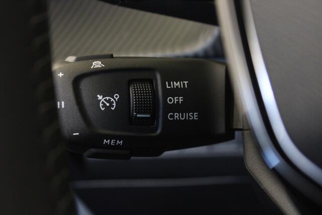 Peugeot 2008 1.2 Hybrid 136 Allure