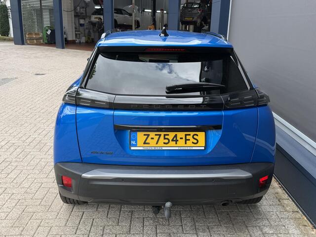 Peugeot 2008 1.2 Turbo 100 PK Allure | Facelift Model | Trekhaak 1200KG | Navigatie | LED Verlichting | Cruise Control | Hoge Zitpositie | Parkeersensoren Voor en Achter | DAB | Digitaal Dashboard | Half Lederen stoelen | Lichtmetalen Velgen 17 inch |