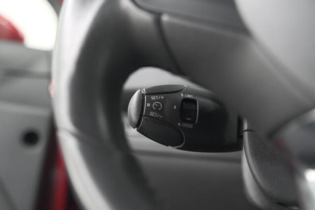 Peugeot 2008 PureTech 110 Blue Lion | Trekhaak | Apple Carplay | Cruise Control | Parkeersensoren