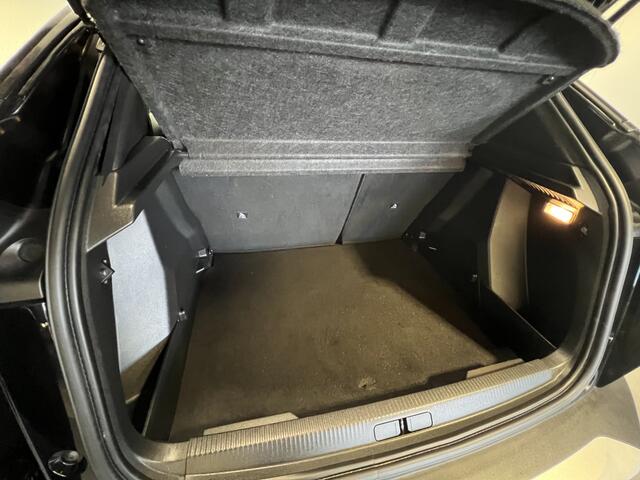Peugeot 2008 1.2 PureTech Blue Lease Active | Navigatie/Android/Apple Carplay | Voorstoelen Verwarmd | Cruise Control | Airco Automatisch |