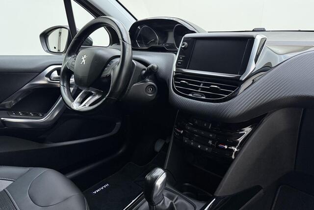 Peugeot 2008 1.2 PureTech Allure Camera l Apple Carplay & Android Auto l Climate Control l Cruise Control l DAB l LED l Privacy Glass Achter l PDC l Lichtmetalen Velgen 17''