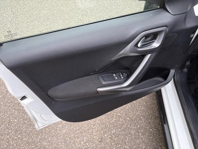 Peugeot 2008 1.2 PureTech Active / AIRCO / NAVI / CRUISE / 153dkm! NAP!