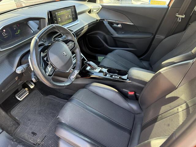 Peugeot 2008 1.2 PureTech GT-Line AUTOMAAT | NAVIGATIE | APPLE CARPLAY / ANDROID AUTO | STOELVERWARMING | PARKEERSENSOREN | AIRCO/ECC | CRUISE CONTROL | LED VERLICHTING | ACHTERUIT RIJ CAMERA |