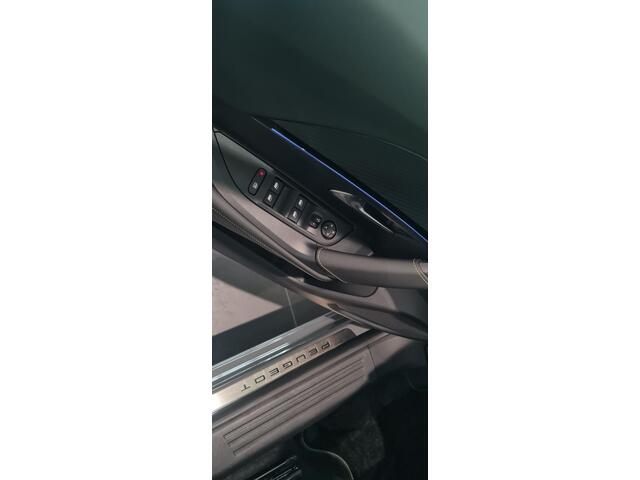 Peugeot 2008 1.2 Hybrid 136 GT | Alcantara Bekleding | Stoelverwarming | 360 Vision Pack