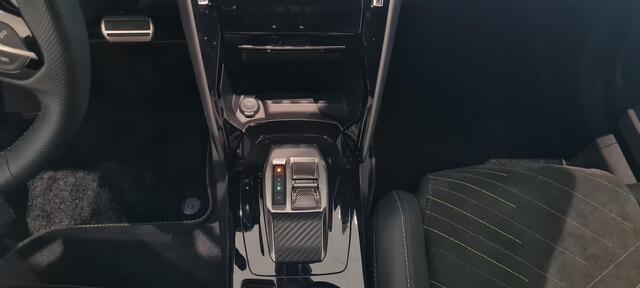 Peugeot 2008 1.2 Hybrid 136 GT | Alcantara Bekleding | Stoelverwarming | 360 Vision Pack