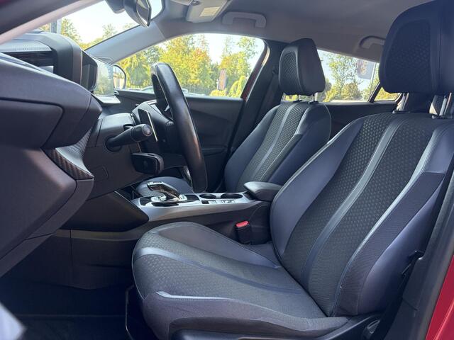 Peugeot 2008 1.2 PureTech Allure ?Recent beurt gehad?D-riem vv in 06-2025?Camera°360?Draadloze telefoonlader?Carplay?Keyless?Automaat?Trekhaak?Halfleder?Navi?Clima?Cruise?131pk?Lm velgen?2e Eigenaar?Pdc V+A?Rijstrooksensor?N.A.P?Apk tot 04-2028