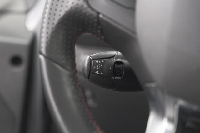 Peugeot 2008 PureTech 110 EAT6 GT-Line | Trekhaak | Panoramadak | Apple Carplay | Parkeersensoren