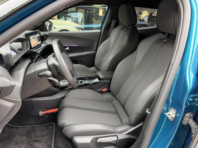 Peugeot 2008 1.2 Hybrid 145 GT Automaat | Camera Voor en Achter | Parkeersensoren Voor en Achter | 18 inch LM-velgen | Keyless Entry | full-LED Koplampen | Dode-Hoekbewaking | Apple Carplay | Android Auto |