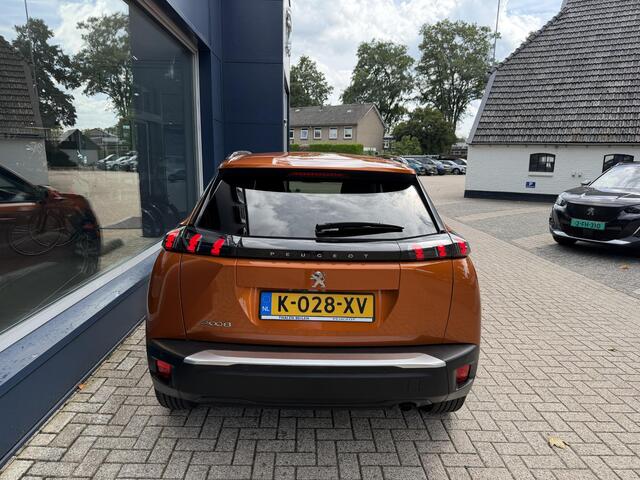 Peugeot 2008 1.2 Turbo 100PK Allure Pack | Navigatie | 3D Virtual Cockpit | LED Verlichting | Half Lederen Bekleding | Keyless Start | Climate Control | Cruise Control | 17 Inch Lichtmetalen Velgen |