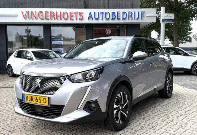 Peugeot 2008 Benzine 130 Pk * Hele Complete * * Trekhaak * Navigatie * Vierseizoenenbanden * Achteruitrij Camera * 1/2 Lederen Interieur * Keyless Start Button * Climate & Cruise Control * Vingerhoets; Vierde Generatie Eersteklas Service. Al meer dan 100 jaar een begrip in de Brabantse Kempen