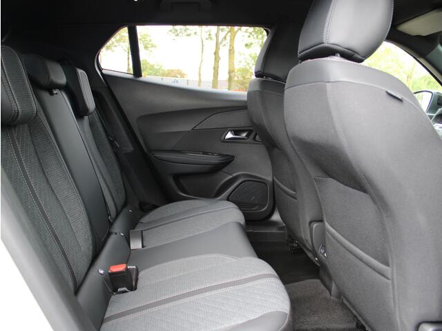Peugeot 2008 1.2 Hybrid 145 Allure | Navi / Camera / Climate