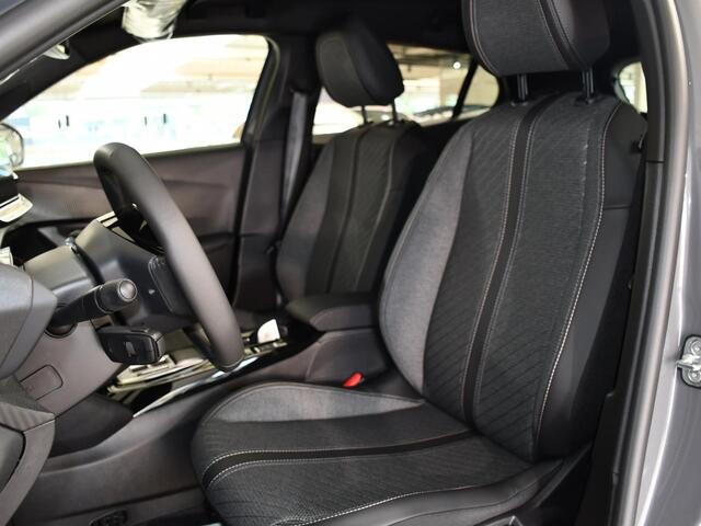 Peugeot 2008 1.2 Hybrid 145 GT .