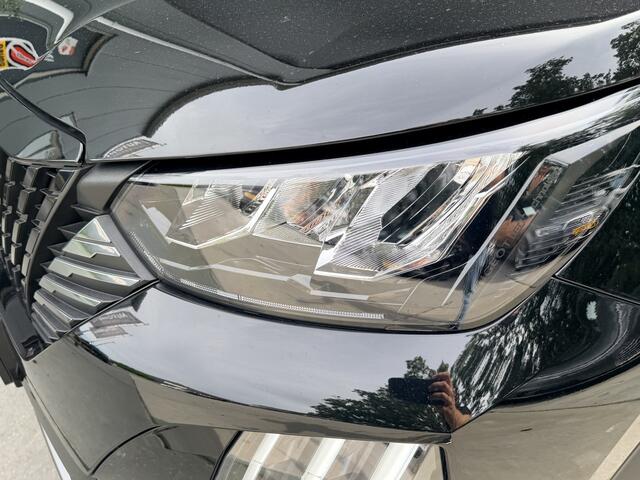 Peugeot 2008 1.2 PureTech 130 Allure 360 Camera All Weather banden Stoelverwarming Apple Carplay
