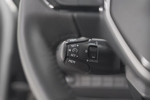 Peugeot 2008 1.2 Hybrid 145 Allure | Apple Carplay | Climate Control | Parkeersensoren Voor + Achter
